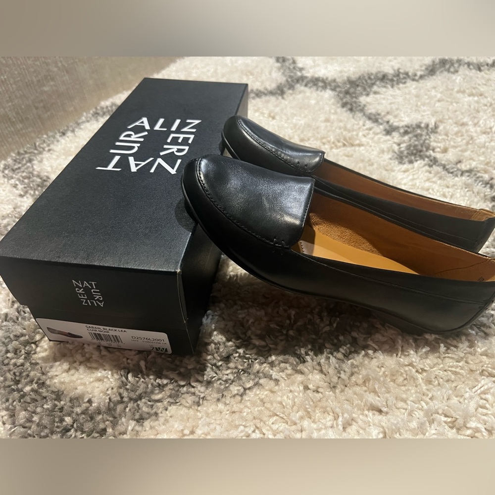 NEW Naturalizer Woman Classic Black Slip-On Loafers